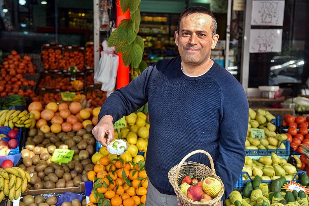 O kentte canı yaz meyvesi çekenlere özel getirtiyor! Yüksek fiyatı dolayısıyla taneyle satıyor 7